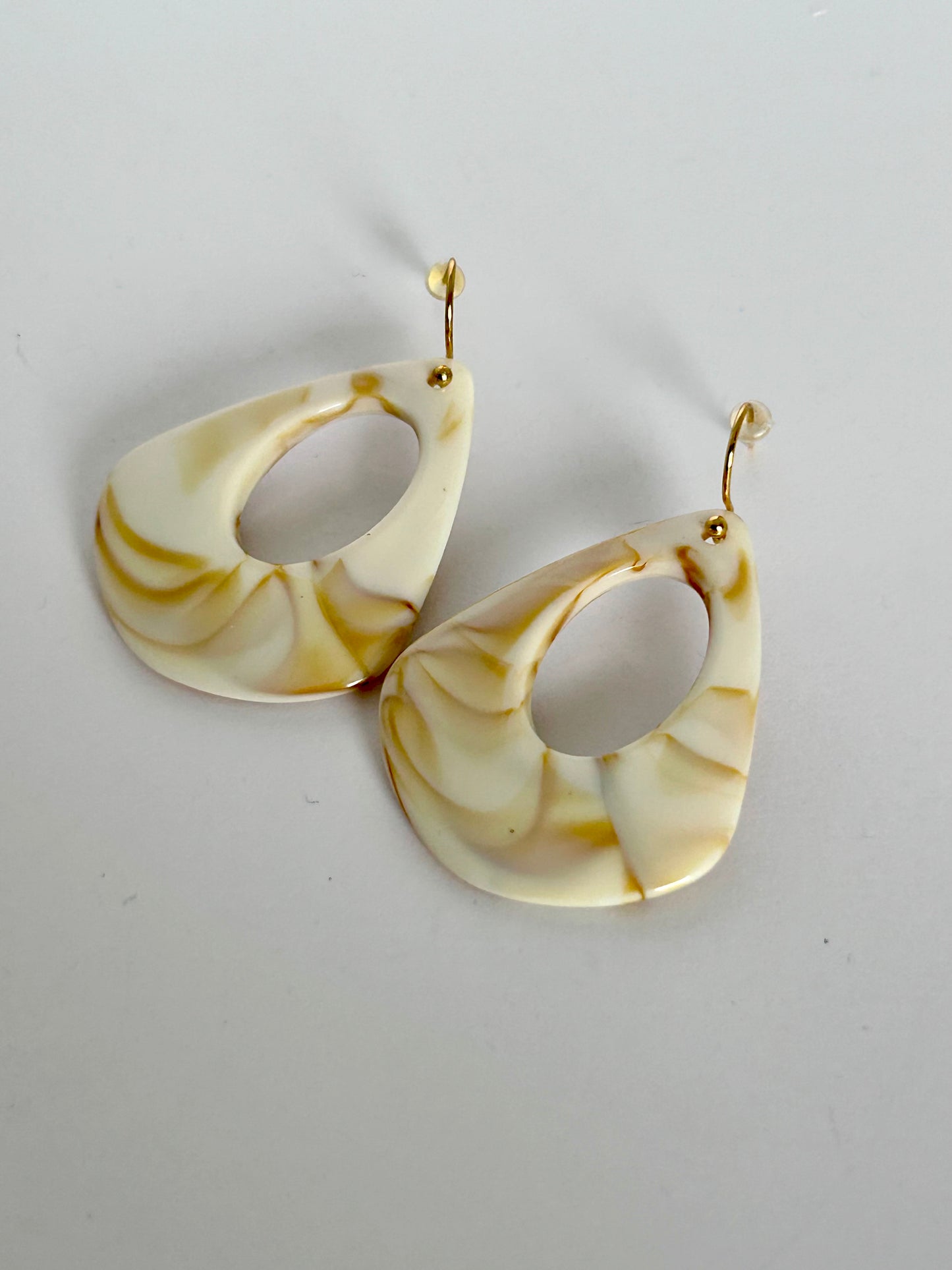 Marbled Drop Cream