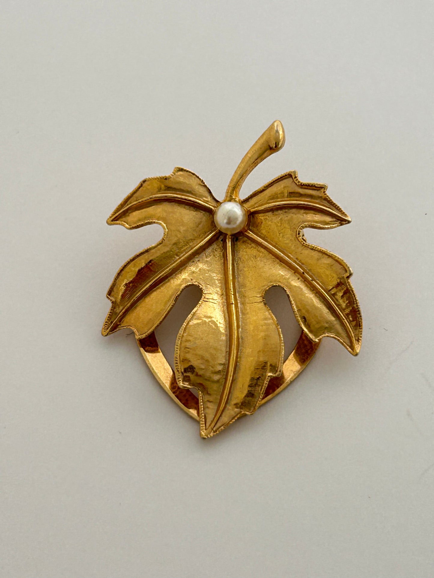 Gold Leaf & Pearl Scarf Clip 1970's